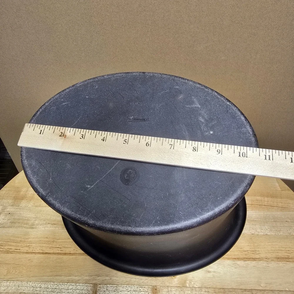 Rubbermaid oval wastebasket